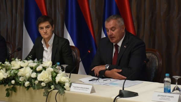 ПОТПИСАН МЕМОРАНДУМ ИЗМЕЂУ РЕПУБЛИКЕ СРБИЈЕ И СРПСКЕ: План изградње два меморијална центра јасеновачким жртвама ПОТПИСАН МЕМОРАНДУМ ИЗМЕЂУ РЕПУБЛИКЕ СРБИЈЕ И СРПСКЕ: План изградње два меморијална центра јасеновачким жртвама