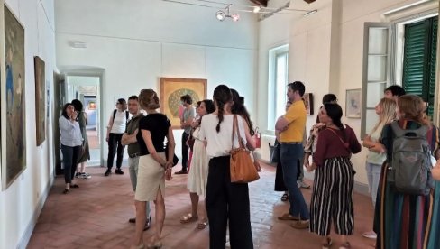 SVESNO NAPUŠTANJE REALNOSTI DO SEPTEMBRA: Zbog velikog interesovanja produžena izložba Bosilja i Sekulića u Italiji SVESNO NAPUŠTANJE REALNOSTI DO SEPTEMBRA: Zbog velikog interesovanja produžena izložba Bosilja i Sekulića u Italiji