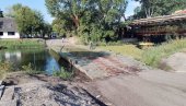VOJSKA POSTAVILA MOST PREKO VELIKOG BAČKOG KANALA: Biće dežurstva 24 sata dnevno (FOTO) VOJSKA POSTAVILA MOST PREKO VELIKOG BAČKOG KANALA: Biće dežurstva 24 sata dnevno (FOTO)