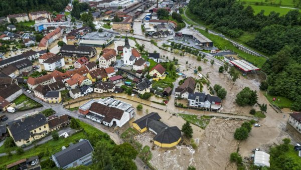 НОВЕ ОЛУЈЕ ПРЕТЕ СЛОВЕНИЈИ: Повећан ризик од клизишта, расте водостај Муре