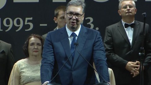 ПРЕДСЕДНИК ВУЧИЋ ПОРУЧИО ИЗ ПРИЈЕДОРА: И кад јој светска сила уводи санкције, слободарска Србија ће бити уз Републику Српску! ПРЕДСЕДНИК ВУЧИЋ ПОРУЧИО ИЗ ПРИЈЕДОРА: И кад јој светска сила уводи санкције, слободарска Србија ће бити уз Републику Српску!