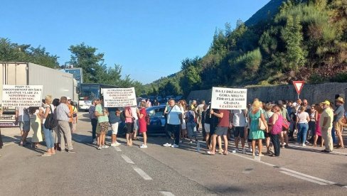 NEKO HOĆE DA UGASI INSTITUT IGALO: Radnici opet u dvočasovnoj blokadi granica sa Hrvatskom NEKO HOĆE DA UGASI INSTITUT IGALO: Radnici opet u dvočasovnoj blokadi granica sa Hrvatskom