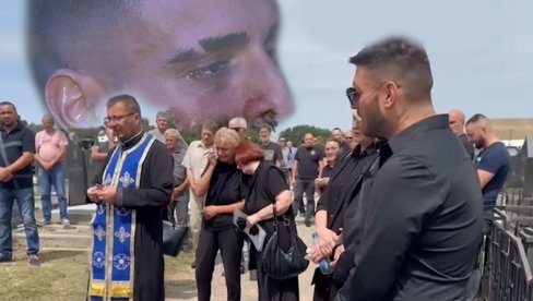 ISPUNIO DRUGU POSLEDNJU ŽELJU: Spuštali kovčeg dok je Darko Lazić pevao Moj otac (VIDEO) ISPUNIO DRUGU POSLEDNJU ŽELJU: Spuštali kovčeg dok je Darko Lazić pevao Moj otac (VIDEO)