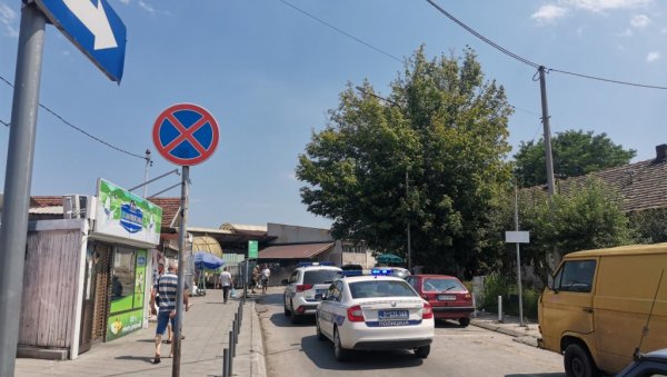 МАСОВНА ТУЧА У КРУШЕВЦУ: Сукоб избио између две породице, учествовало преко 20 људи, севале мотке и шрафцигери МАСОВНА ТУЧА У КРУШЕВЦУ: Сукоб избио између две породице, учествовало преко 20 људи, севале мотке и шрафцигери