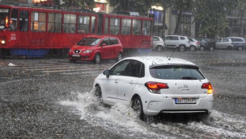 CENTAR BEOGRADA NEPREPOZNATLJIV NAKON OLUJE: Prestonica poplavljena za manje od pola sata (FOTO/VIDEO)