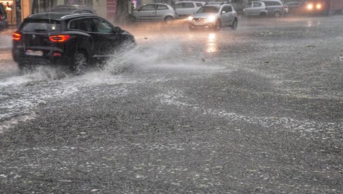 POGLEDAJTE VRTLOG SNAŽNOG CIKLONA NAD SRBIJOM: Ovde će doneti najjače pljuskove sa grmljavinom