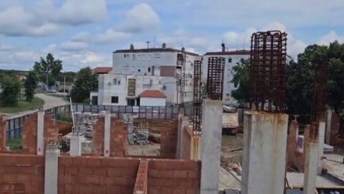 BARIČ DOBIJA NOVI VRTIĆ: Veliko, najmodernije, obdanište Kolibri moći će da primi 200 mališana (VIDEO) BARIČ DOBIJA NOVI VRTIĆ: Veliko, najmodernije, obdanište Kolibri moći će da primi 200 mališana (VIDEO)
