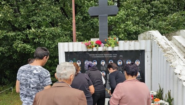 ЈУНАКЕ СЕЛО СЛАВИ: Богутово Село код Угљевика ЈУНАКЕ СЕЛО СЛАВИ: Богутово Село код Угљевика