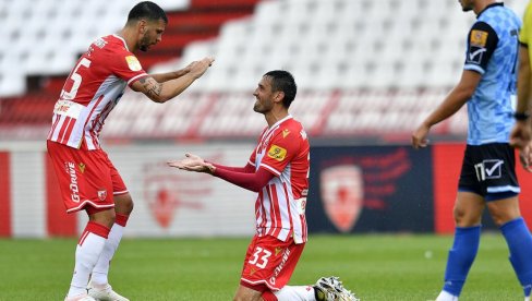 ZVEZDA SAMLELA I NAPREDAK: Pljusak, penal na startu, dva prelepa gola, a to uopšte nije bilo sve (VIDEO) ZVEZDA SAMLELA I NAPREDAK: Pljusak, penal na startu, dva prelepa gola, a to uopšte nije bilo sve (VIDEO)