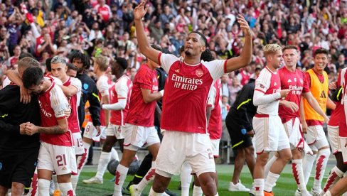 KAKVO VEČE U PREMIJER LIGI: Arsenal siguran protiv Brajtona, Aston Vila čuva drugo mesto KAKVO VEČE U PREMIJER LIGI: Arsenal siguran protiv Brajtona, Aston Vila čuva drugo mesto