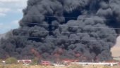 СТРАВИЧАН ПОЖАР У ФАБРИЦИ ПЛАСТИКЕ: Отровни дим јури ка америчким градовима (ВИДЕО) СТРАВИЧАН ПОЖАР У ФАБРИЦИ ПЛАСТИКЕ: Отровни дим јури ка америчким градовима (ВИДЕО)