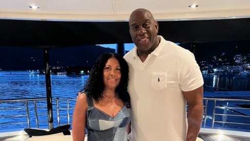 CRNA GORA JE... Medžik DŽonson, legenda NBA lige, stigao na crnogorsko primorje i ovako reagovao CRNA GORA JE... Medžik DŽonson, legenda NBA lige, stigao na crnogorsko primorje i ovako reagovao