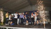 SVILAJNČANI KUVAJU NAJBOLJI GULAŠ: Tradicionalna manifestacija okupila građane i pored lošeg vremena (FOTO)
