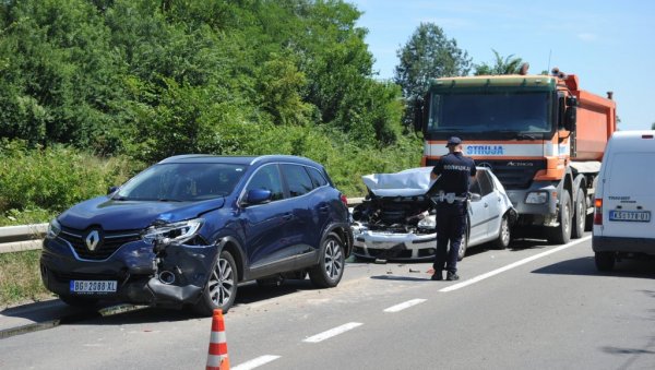 УДЕСА МАЊЕ НЕГО ЛАНЕ: Током јула на подручју ПУ Краљево 47 саобраћајних незгода УДЕСА МАЊЕ НЕГО ЛАНЕ: Током јула на подручју ПУ Краљево 47 саобраћајних незгода