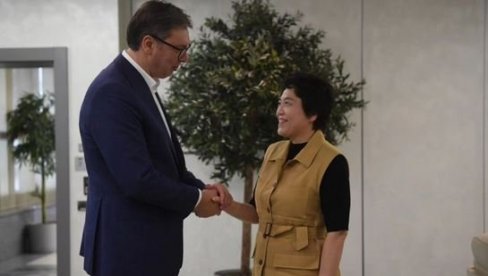 VUČIĆ ISPRATIO ČEN BO NA AERODROMU: Do sledećeg susreta, draga naša prijateljice (FOTO) VUČIĆ ISPRATIO ČEN BO NA AERODROMU: Do sledećeg susreta, draga naša prijateljice (FOTO)