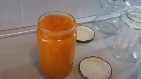 SME LI SE JESTI DŽEM NA KOJI SE UHVATILA PLESAN: Sve zavisi od situacije - kako možete sprečiti da se to dogodi SME LI SE JESTI DŽEM NA KOJI SE UHVATILA PLESAN: Sve zavisi od situacije - kako možete sprečiti da se to dogodi