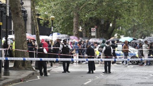 KRVAVI PIR U LONDONU: Jedna osoba ubijena u napadu nožem, dve ranjene KRVAVI PIR U LONDONU: Jedna osoba ubijena u napadu nožem, dve ranjene