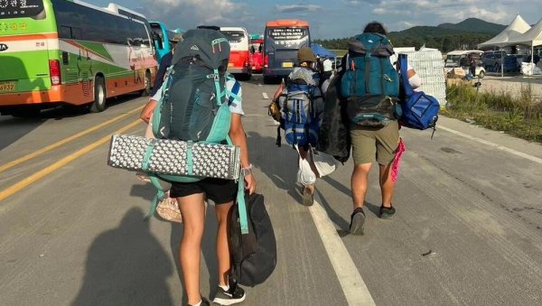 ЕВАКУАЦИЈА ЦРНОГОРСКИХ ИЗВИЂАЧА У ЈУЖНОЈ КОРЕЈИ: Малолетници и вође групе на сигурном ЕВАКУАЦИЈА ЦРНОГОРСКИХ ИЗВИЂАЧА У ЈУЖНОЈ КОРЕЈИ: Малолетници и вође групе на сигурном
