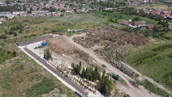 ПОСЛЕ ОРКАНСКЕ ОЛУЈЕ ПРИКУПЉЕНЕ ХИЉАДЕ ТОНА ПОЛОМЉЕНОГ ДРВЕЋА И ГРАЊА: Новосадско „Зеленило“ најавило велику акцију садње дрвећа