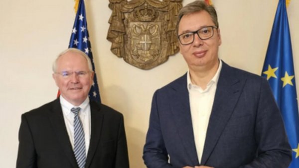 ИСКРЕН И ОТВОРЕН РАЗГОВОР Вучић се састао са Хилом: Главна тема – унапређење политичких и економских односа ИСКРЕН И ОТВОРЕН РАЗГОВОР Вучић се састао са Хилом: Главна тема – унапређење политичких и економских односа