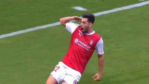 TSC IMA ZA ČIME DA ŽALI! Braga zakoračila ka Ligi šampiona, srpski predstavnik platio danak neiskustvu - i to kako! (VIDEO) TSC IMA ZA ČIME DA ŽALI! Braga zakoračila ka Ligi šampiona, srpski predstavnik platio danak neiskustvu - i to kako! (VIDEO)