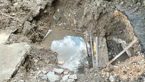 ИНДУСТРИЈСКА ЗОНА БЕЗ ВОДЕ: Радови на мрежи у Јагодини ИНДУСТРИЈСКА ЗОНА БЕЗ ВОДЕ: Радови на мрежи у Јагодини