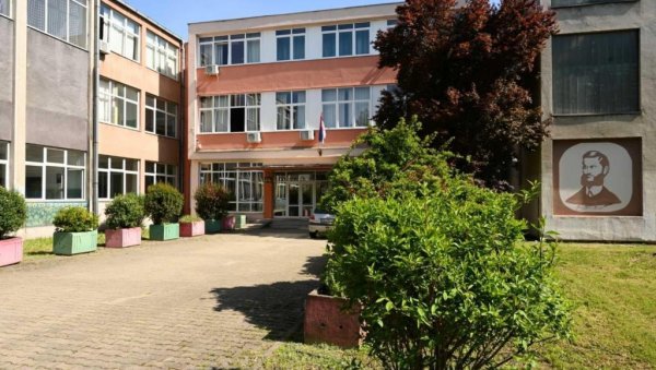 РЕКОНСТРУКЦИЈА ЗГРАДЕ, 77 МИЛИОНА : Обезбеђена средства за основну школу Јован Грчић Миленко у Беочину РЕКОНСТРУКЦИЈА ЗГРАДЕ, 77 МИЛИОНА : Обезбеђена средства за основну школу Јован Грчић Миленко у Беочину