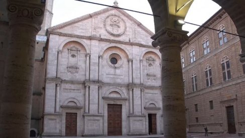 NAKON PRITUŽBI TURISTA: Italijanski grad Pijenca utišao crkvena zvona NAKON PRITUŽBI TURISTA: Italijanski grad Pijenca utišao crkvena zvona