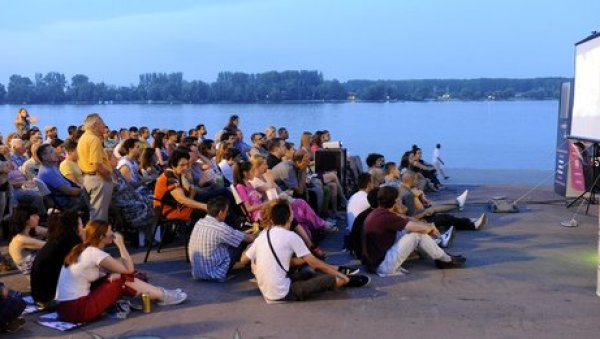 СВЕ СПРЕМНО ЗА ЗЕМУН ФЕСТ: На летњем фестивалу планирани филмови, изложбе и концерти СВЕ СПРЕМНО ЗА ЗЕМУН ФЕСТ: На летњем фестивалу планирани филмови, изложбе и концерти