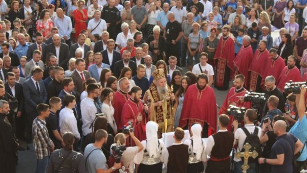 ЛЕЧИО И НЕИЗЛЕЧИВО: Бијељина прославила славу, Светог Пантелејмона ЛЕЧИО И НЕИЗЛЕЧИВО: Бијељина прославила славу, Светог Пантелејмона