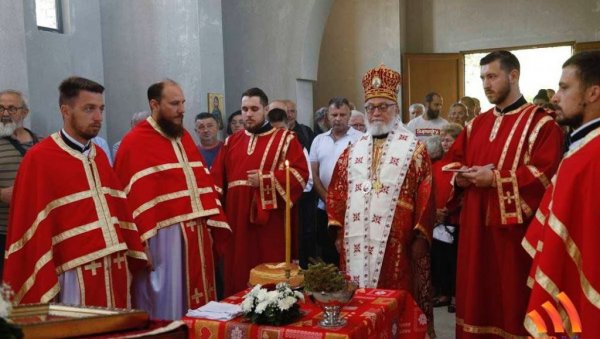 ЕПИСКОП БАНАТСКИ У КРАЈИШНИКУ: У Сечњу обележили храмовну славу - Светог Пантелејмона (ФОТО) ЕПИСКОП БАНАТСКИ У КРАЈИШНИКУ: У Сечњу обележили храмовну славу - Светог Пантелејмона (ФОТО)