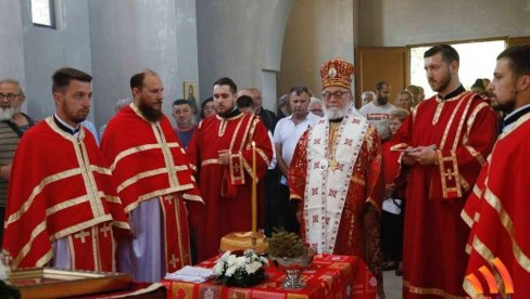 EPISKOP BANATSKI U KRAJIŠNIKU: U Sečnju obeležili hramovnu slavu - Svetog Pantelejmona (FOTO)