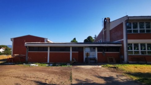 RADOVI NA OBJEKTU SEOSKE ŠKOLE U RATAJU: Zamena kotlarnice i sanacija krova RADOVI NA OBJEKTU SEOSKE ŠKOLE U RATAJU: Zamena kotlarnice i sanacija krova