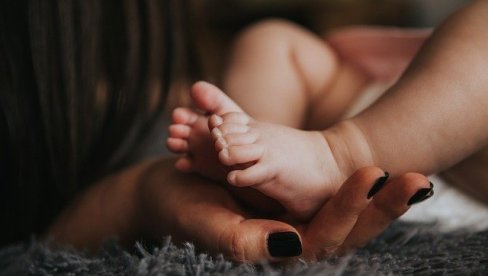 LEKARI U BEOGRADU SE BORE ZA ŽIVOT DETETA OBOLELOG OD VELIKOG KAŠLJA: Na respiratoru je, što znači da je životno veoma ugroženo LEKARI U BEOGRADU SE BORE ZA ŽIVOT DETETA OBOLELOG OD VELIKOG KAŠLJA: Na respiratoru je, što znači da je životno veoma ugroženo