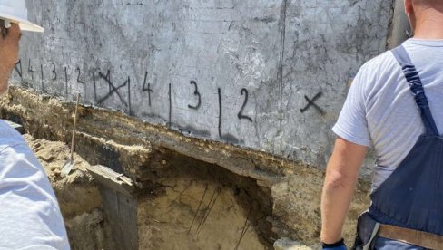 ХИТНО ЕВАКУИСАНА ЗГРАДА ВОДОВОДА У НОВОМ САДУ: Радови на стамбеној згради угрозили статику, управна зграда почела да се урушава ХИТНО ЕВАКУИСАНА ЗГРАДА ВОДОВОДА У НОВОМ САДУ: Радови на стамбеној згради угрозили статику, управна зграда почела да се урушава