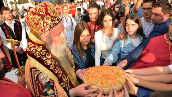 ПРОСЛАВИЛИ ГРАДСКУ СЛАВУ: На платоу испред ГУ Бијељина и у Храму Св. Ђорђа обележен Св. Пантелејмон ПРОСЛАВИЛИ ГРАДСКУ СЛАВУ: На платоу испред ГУ Бијељина и у Храму Св. Ђорђа обележен Св. Пантелејмон