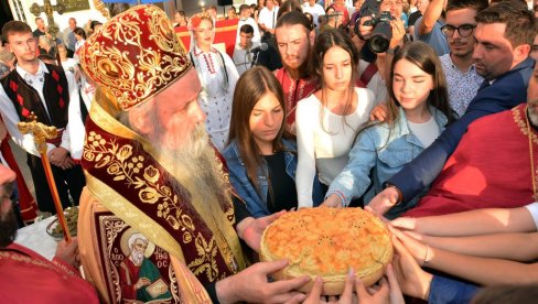 PROSLAVILI GRADSKU SLAVU: Na platou ispred GU Bijeljina i u Hramu Sv. Đorđa obeležen Sv. Pantelejmon PROSLAVILI GRADSKU SLAVU: Na platou ispred GU Bijeljina i u Hramu Sv. Đorđa obeležen Sv. Pantelejmon