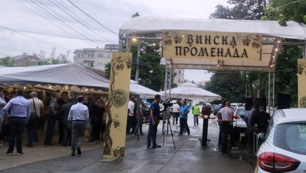 БЕСПЛАТНО ЗА ИЗЛАГАЧЕ И ПОСЕТИОЦЕ: 7. „Винска променада“ у Параћину 19. августа БЕСПЛАТНО ЗА ИЗЛАГАЧЕ И ПОСЕТИОЦЕ: 7. „Винска променада“ у Параћину 19. августа