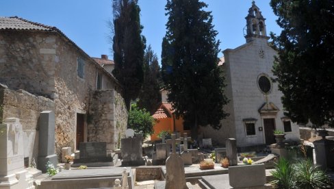 SVETINJE U ŠIBENIKU SVEDOCI VEKOVNOG TRAJANJA SRBA U OVOM GRADU: Trezor pun srpskih tragova SVETINJE U ŠIBENIKU SVEDOCI VEKOVNOG TRAJANJA SRBA U OVOM GRADU: Trezor pun srpskih tragova