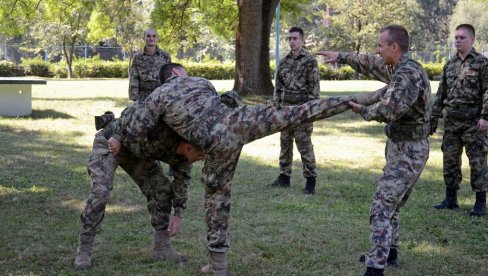 POGLEDAJTE – IZVIĐAČI VOJSKE SRBIJE: Specijalne VS jedinice na obuci (FOTO) POGLEDAJTE – IZVIĐAČI VOJSKE SRBIJE: Specijalne VS jedinice na obuci (FOTO)