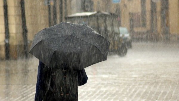 ОВОГ ДАТУМА СТИЖУ ОБИЛНЕ ПАДАВИНЕ: Најновије упозорење РХМЗ - пљуштаће до краја месеца, има услова и за невреме са грмљавином (ФОТО) ОВОГ ДАТУМА СТИЖУ ОБИЛНЕ ПАДАВИНЕ: Најновије упозорење РХМЗ - пљуштаће до краја месеца, има услова и за невреме са грмљавином (ФОТО)