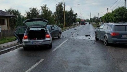 LANČANI SUDAR KOD LAZAREVCA: Delovi vozila rasuti svuda po putu LANČANI SUDAR KOD LAZAREVCA: Delovi vozila rasuti svuda po putu