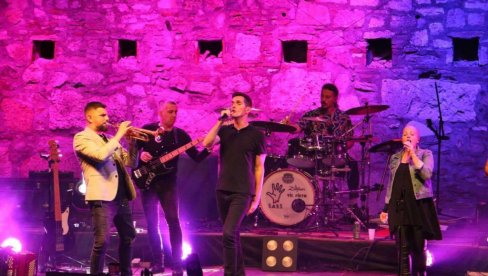 S.A.R.S OTVORIO „TVRĐAVU MUZIKE“ NA SMEDEREVSKOJ TVRĐAVI : Četiri koncerta do 13. avgusta S.A.R.S OTVORIO „TVRĐAVU MUZIKE“ NA SMEDEREVSKOJ TVRĐAVI : Četiri koncerta do 13. avgusta