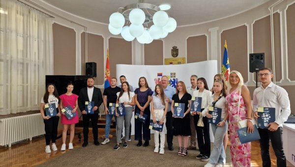 ПРОМОЦИЈА АКТИВИЗМА У ЛЕСКОВЦУ: За омладинске пројекте два милиона динара ПРОМОЦИЈА АКТИВИЗМА У ЛЕСКОВЦУ: За омладинске пројекте два милиона динара