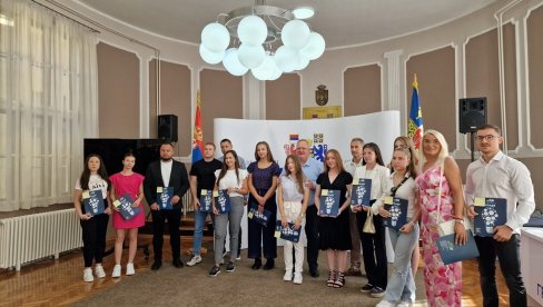 ПРОМОЦИЈА АКТИВИЗМА У ЛЕСКОВЦУ: За омладинске пројекте два милиона динара ПРОМОЦИЈА АКТИВИЗМА У ЛЕСКОВЦУ: За омладинске пројекте два милиона динара