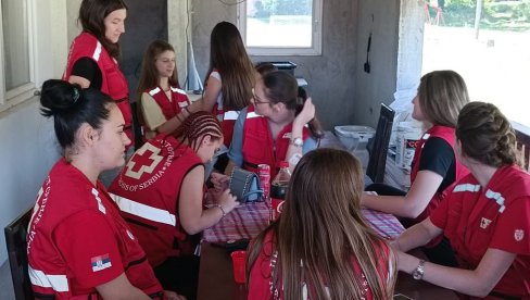 OVO MESTO U SRBIJI JE NEVEROVATNO: Celo selo došlo da dobrovoljno da krv (FOTO/ VIDEO) OVO MESTO U SRBIJI JE NEVEROVATNO: Celo selo došlo da dobrovoljno da krv (FOTO/ VIDEO)