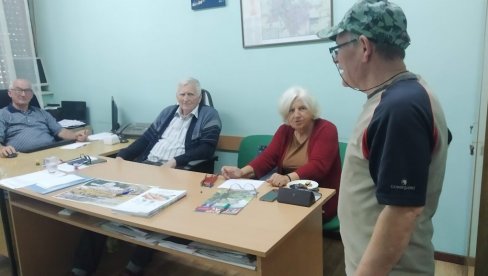 PENZIONERI SE PRIJAVLJUJU ZA PAKETE: U Paraćinu javni poziv otvoren do 18. avgusta (FOTO) PENZIONERI SE PRIJAVLJUJU ZA PAKETE: U Paraćinu javni poziv otvoren do 18. avgusta (FOTO)