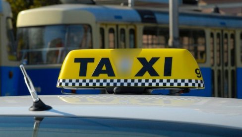 TAKSISTA TRAŽIO 100 EVRA ZA VOŽNJU OD ŠEST KILOMETARA: Turista se pobunio - Neću da platim, zovi policiju TAKSISTA TRAŽIO 100 EVRA ZA VOŽNJU OD ŠEST KILOMETARA: Turista se pobunio - Neću da platim, zovi policiju