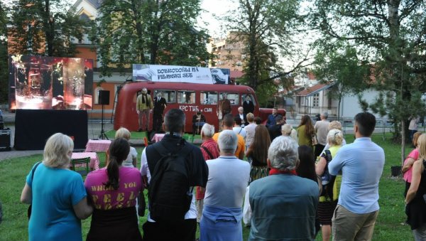 СЕЋАЊЕ НА НАШЕ ВЕЛИКАНЕ: Традиционални Дани Бате Стојковића у Врњачкој Бањи (ФОТО) СЕЋАЊЕ НА НАШЕ ВЕЛИКАНЕ: Традиционални Дани Бате Стојковића у Врњачкој Бањи (ФОТО)