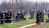 СРБИ ОСУДИЛИ СКАНДАЛОЗНУ ОДЛУКУ О МИЦАЊУ ЋИРИЛИЦЕ СА ГРОБЉА: То је жалосно и срамно СРБИ ОСУДИЛИ СКАНДАЛОЗНУ ОДЛУКУ О МИЦАЊУ ЋИРИЛИЦЕ СА ГРОБЉА: То је жалосно и срамно